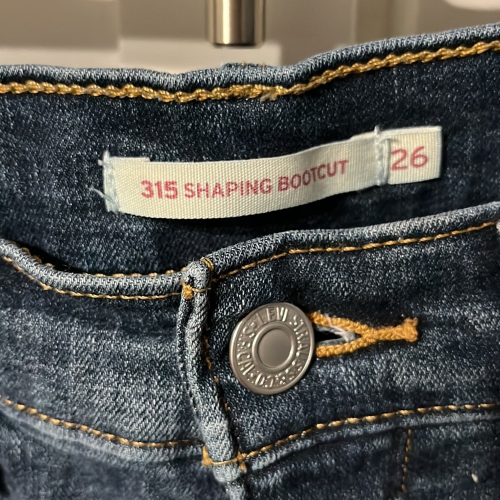 Bootcut Levi’s - Picture 2 of 3